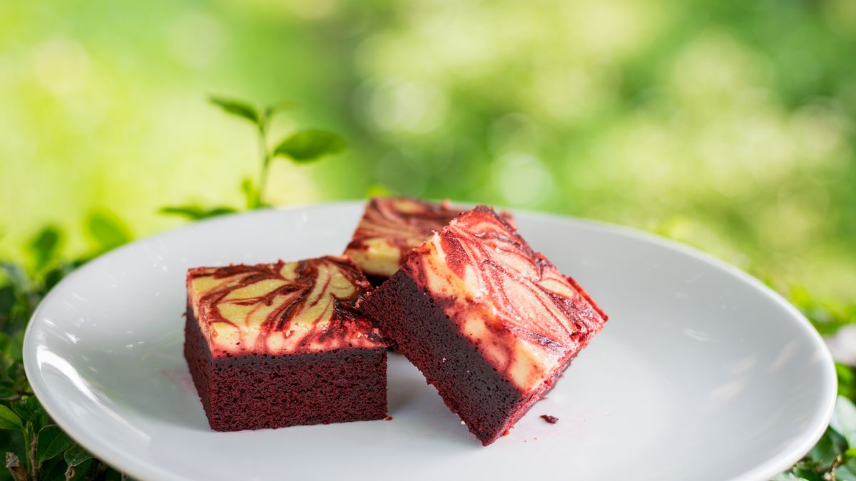 Dietetyczne brownie z musem truskawkowym