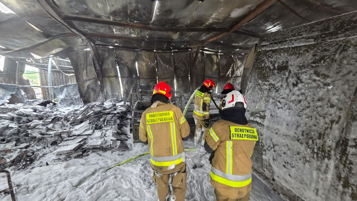 Pożar hali magazynowej