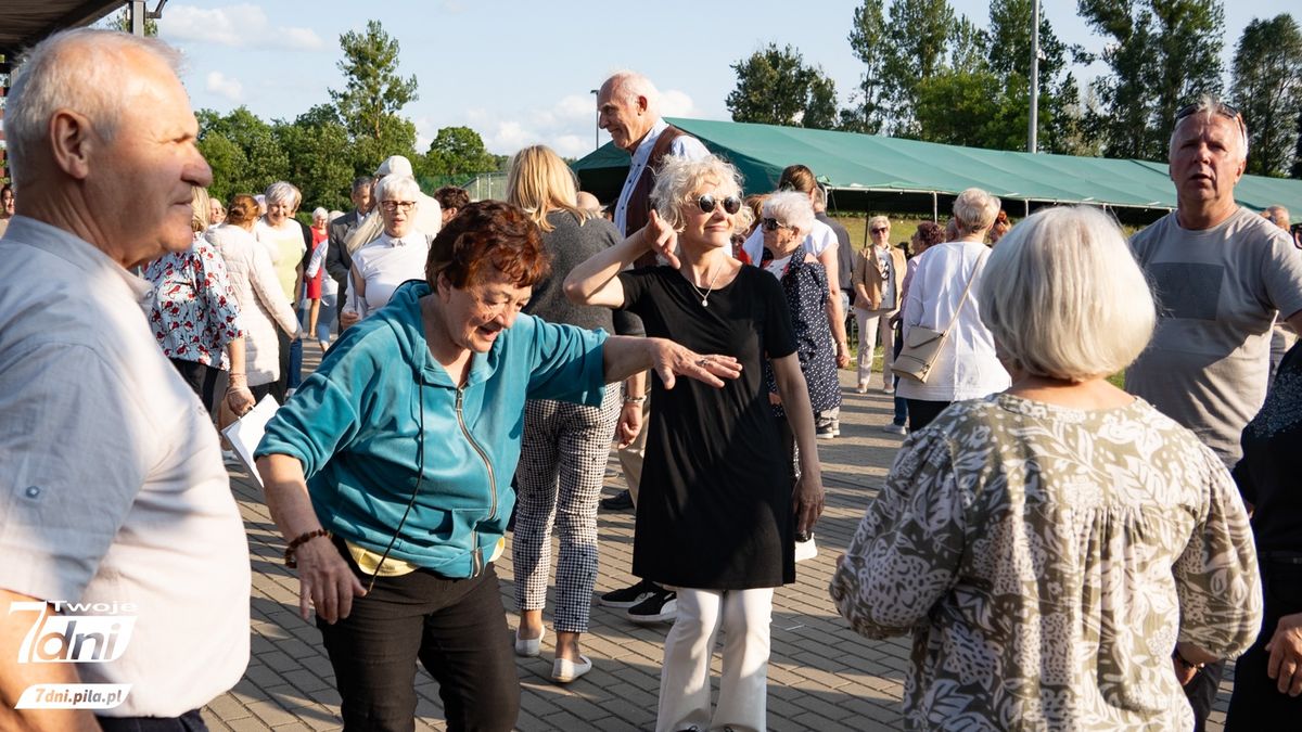 Seniorzy, Piła, Stadion Powiatowy w Pile, zabawa