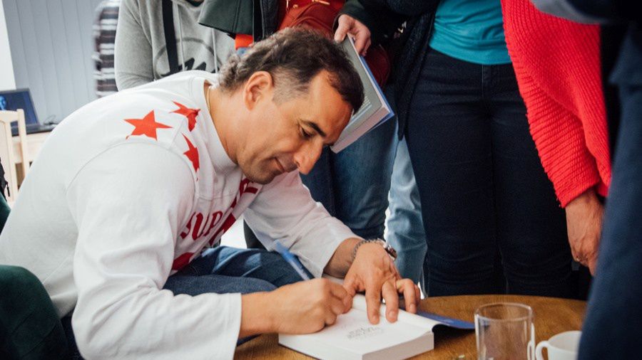 Michał Koterski gościł w Bibliotece w Złotorii