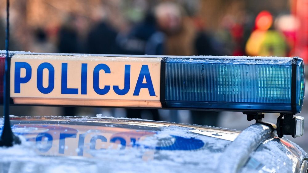 policja
Andrzej Jackowski
dom, domu, dzieci, jednorodzinnego, jednorodzinny, kogut, miejsce zdarzenia, napis, nazwa, ofiary, ostrze�enie, oznaczenie, policja, po�ar, PSP, radiow�z, stra�acy, stra�ak�w, stra�y, w�z policyjny