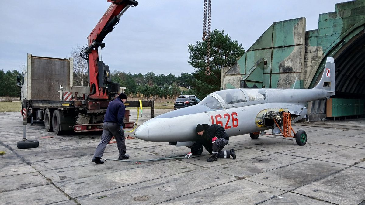Rozładunek Iskry w Pile. 