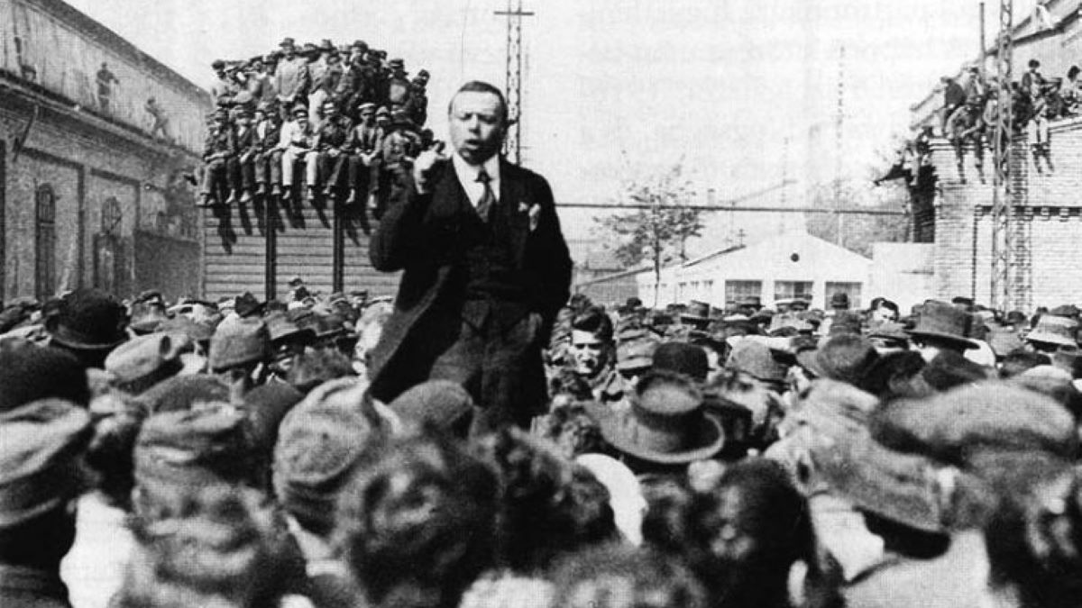 Bela Kun na wiecu w 1919 roku.