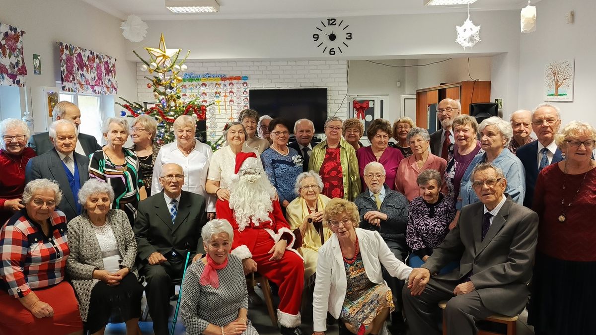 Uczestnicy przedświątecznego spotkania w DPS-ie