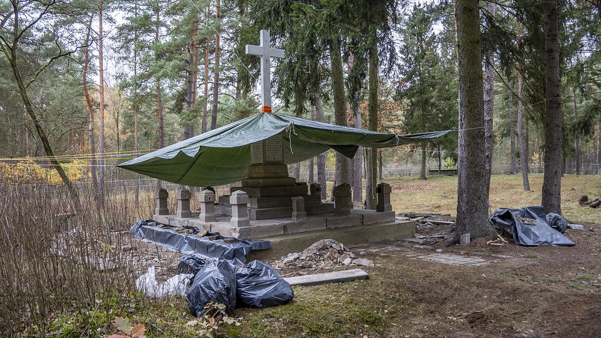 Remont cmentarza wojennego w Pile-Leszkowie. 