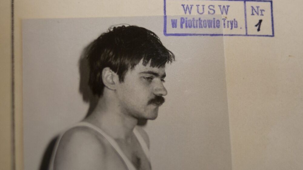 Akta procesowe Mariusza Trynkiewicza
Piotrk�w Trybunalski, 20.01.2014. Akta sprawy karnej przeciwko Mariuszowi Trynkiewiczowi w S�dzie Okr�gowym w Piotrkowie Trybunalskim, 20 bm.  PAP/Grzegorz Micha�owski
Grzegorz Micha�owski
akta sprawy, fotografia, Mariusz Trynkiewicz, morderstwo, niebezpieczny, okr�gowy, procesowe, przest�pca, s�d, tatua�, zab�jstwo, zab�jstwo dzieci, zdj�cie, sprawa Trynkiewicza