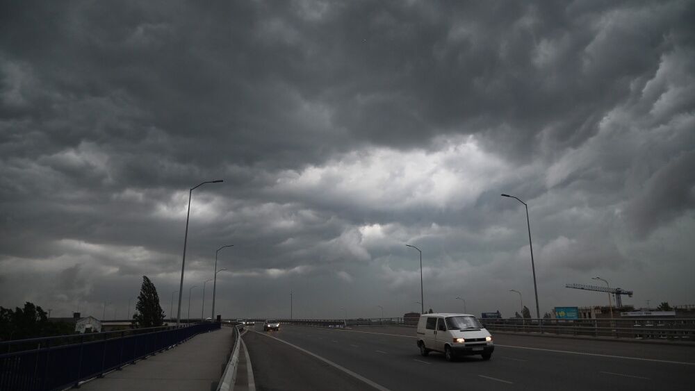 burza
Szczecin, 10.07.2024. Nawa�nica nad Szczecinem, 10 bm. IMGW ostrzega przed deszczem i burzami niemal w ca�ym kraju. Na kra�cach zachodnich porywy wiatru mog� osi�ga� do 120 km/h. (jm) PAP/Marcin Bielecki
Marcin Bielecki
burza, burzowe, chmury, czarne, nawa�nica, niebo, wiatr, wichura, jezdnia, samochody