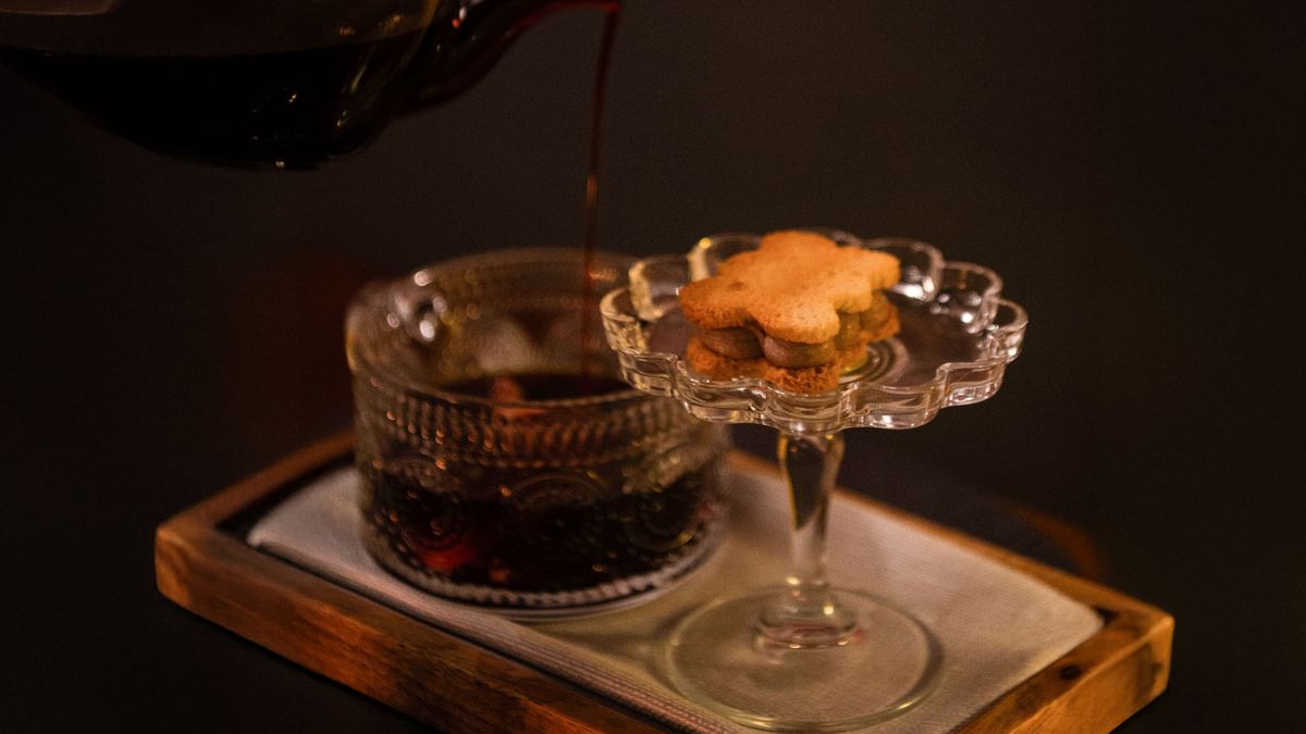 Barszcz z pasztecikiem w kształcie toruńskiej katarzynki - Salt.