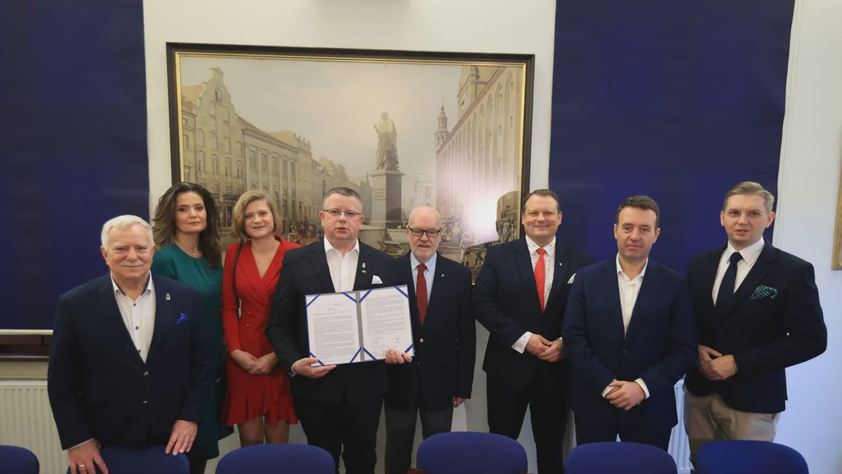 Radni podpisujący projekt wspólnego stanowiska