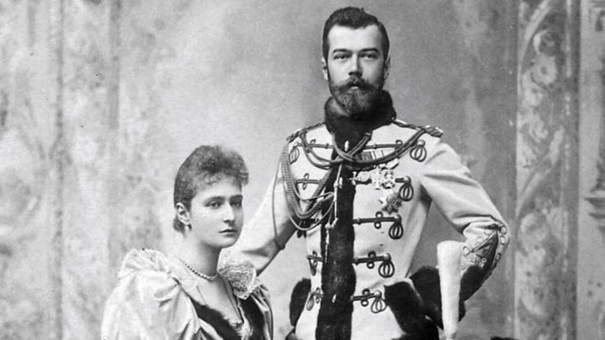 Mikołaj II i Aleksandra Romanowa po zaręczynach. Fot. domena publiczna