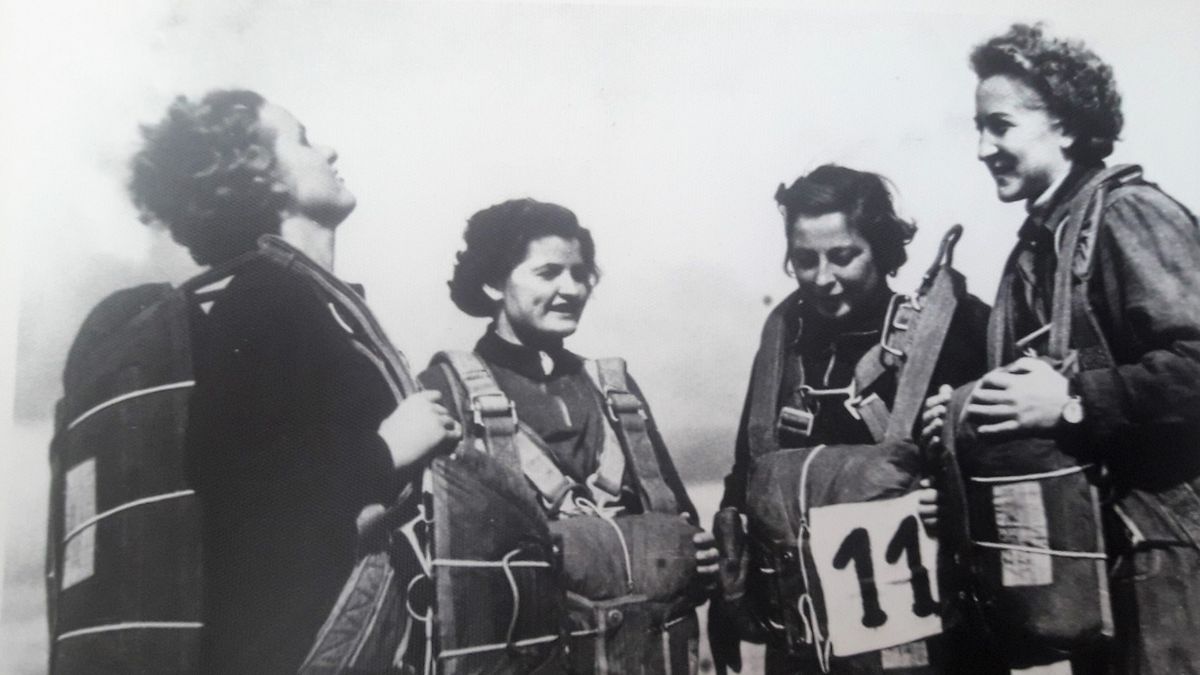 Wanda Brzyska (druga z prawej) – ostatnie wskazówki przed zawodami