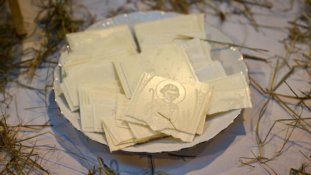 op�atek
Jasionka, 23.12.2024. Spotkanie wicepremiera, ministra obrony narodowej W�adys�awa Kosiniaka-Kamysza z �o�nierzami w POLLOG HUB przy Porcie Lotniczym Rzesz�w-Jasionka, 23 bm. Powsta�y po wybuchu pe�noskalowej wojny na Ukrainie POLLOG HUB Jasionka to centrum logistyczne wojskowej i humanitarnej pomocy dla tego kraju. (jm) PAP/Darek Delmanowicz
Darek Delmanowicz
armia, bo�e narodzenie, jedzenie, MON, op�atek, polityk, polityka, POLLOG HUB, POLLOGHUB, posi�ek, po�ywienie, wizyta, wojsko, �o�nierze