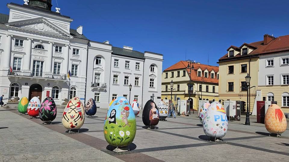 Pisanki na płockiej starówce