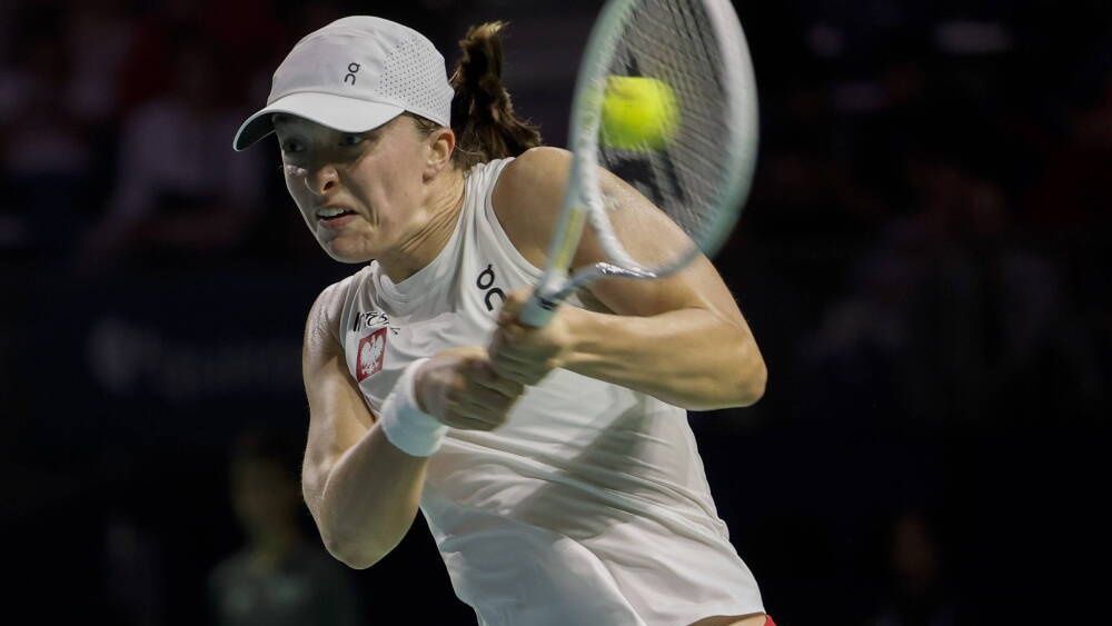 Billie Jean King Cup semi-finals - Poland vs Italy
epa11727943 Iga Swiatek of Poland in action during her Singles match against Jessica Paolini of Italy in the Billie Jean King Cup semi-finals matches between Poland and Italy, in Seville, Spain, 18 November 2024.  EPA/Jorge Zapata 
Dostawca: PAP/EPA.
Jorge Zapata
indoors