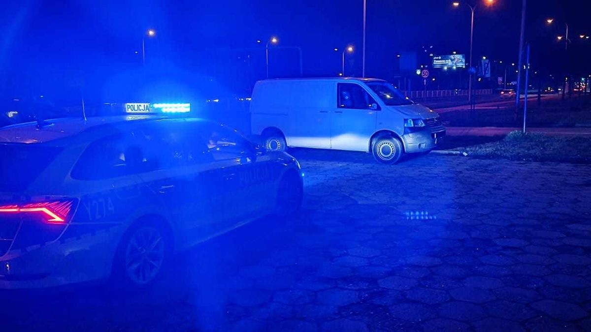 18-latek wbiegł pod nadjeżdżający pojazd