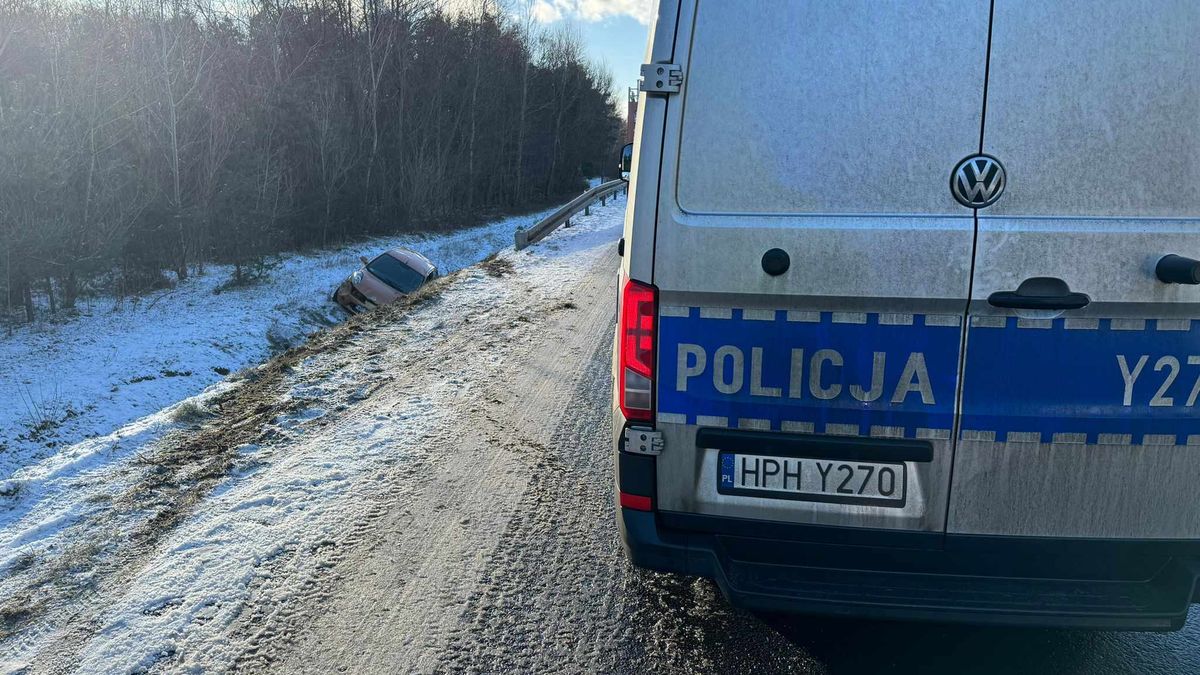 70-latka wylądowała w rowie