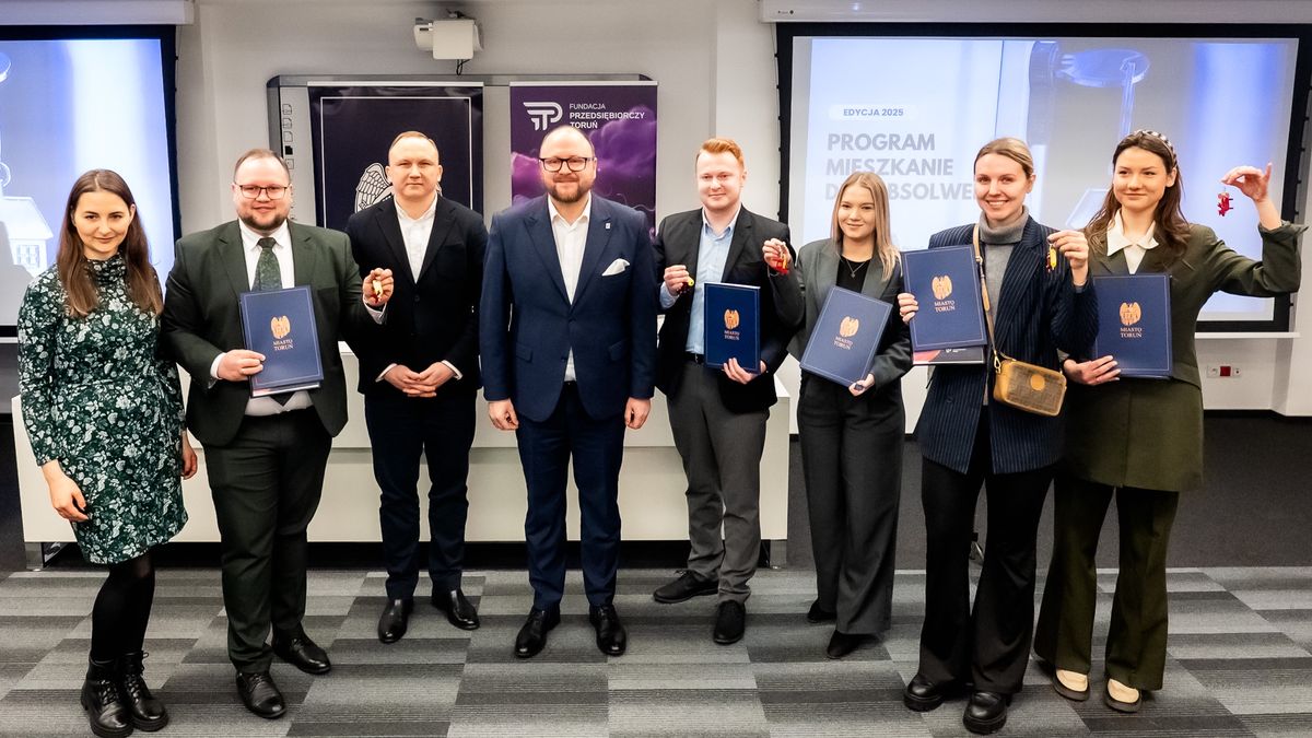 Najlepsi absolwenci otrzymali klucze do mieszkań