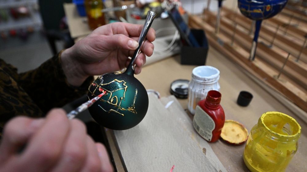 produkcja bombek
Piotr Polak
bombka, bombki, fabryka, produkcja, produkcji, ekonomia, praca