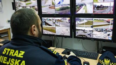 Operator monitoringu miejskiego udaremnij jazdę 