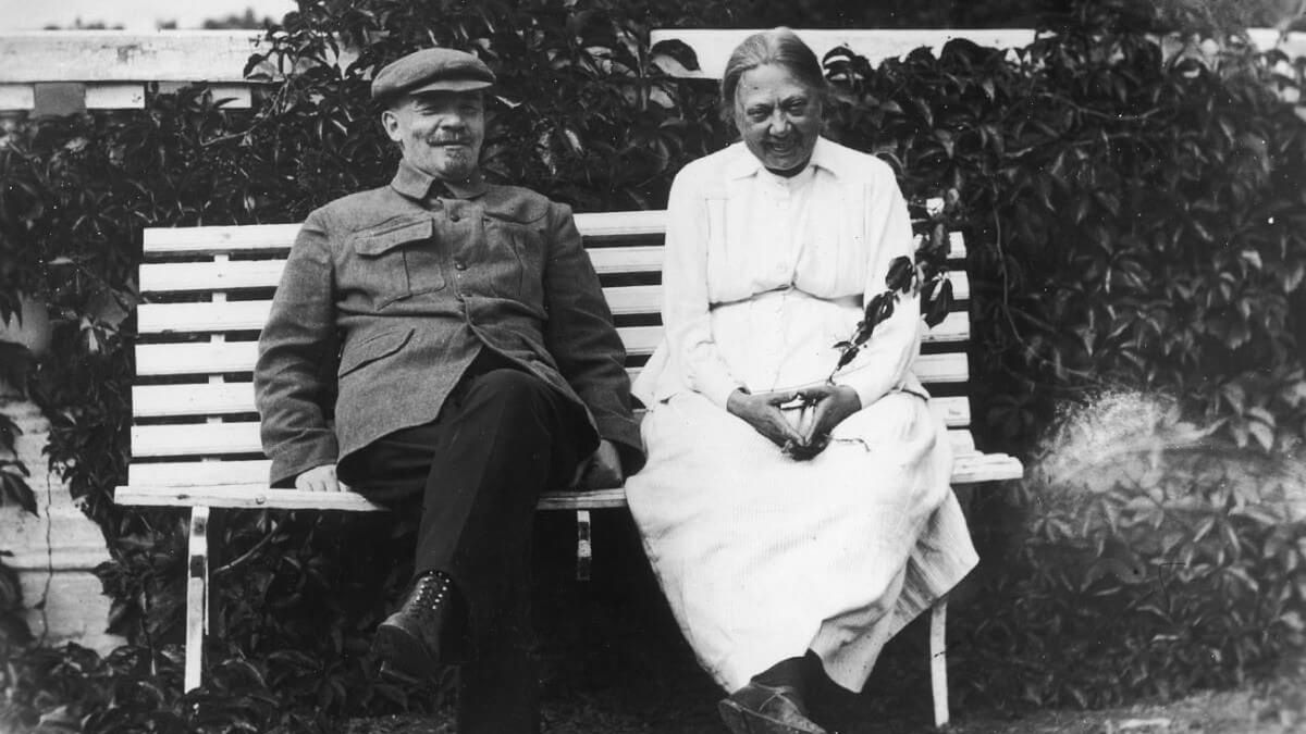 Nadieżda Krupsa i Włodzimierz Lenin w 1922 roku. Fot. domena publiczna
