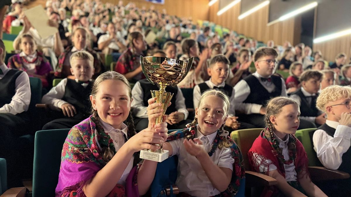  Pueri et Puellae Cantores Plocenses 