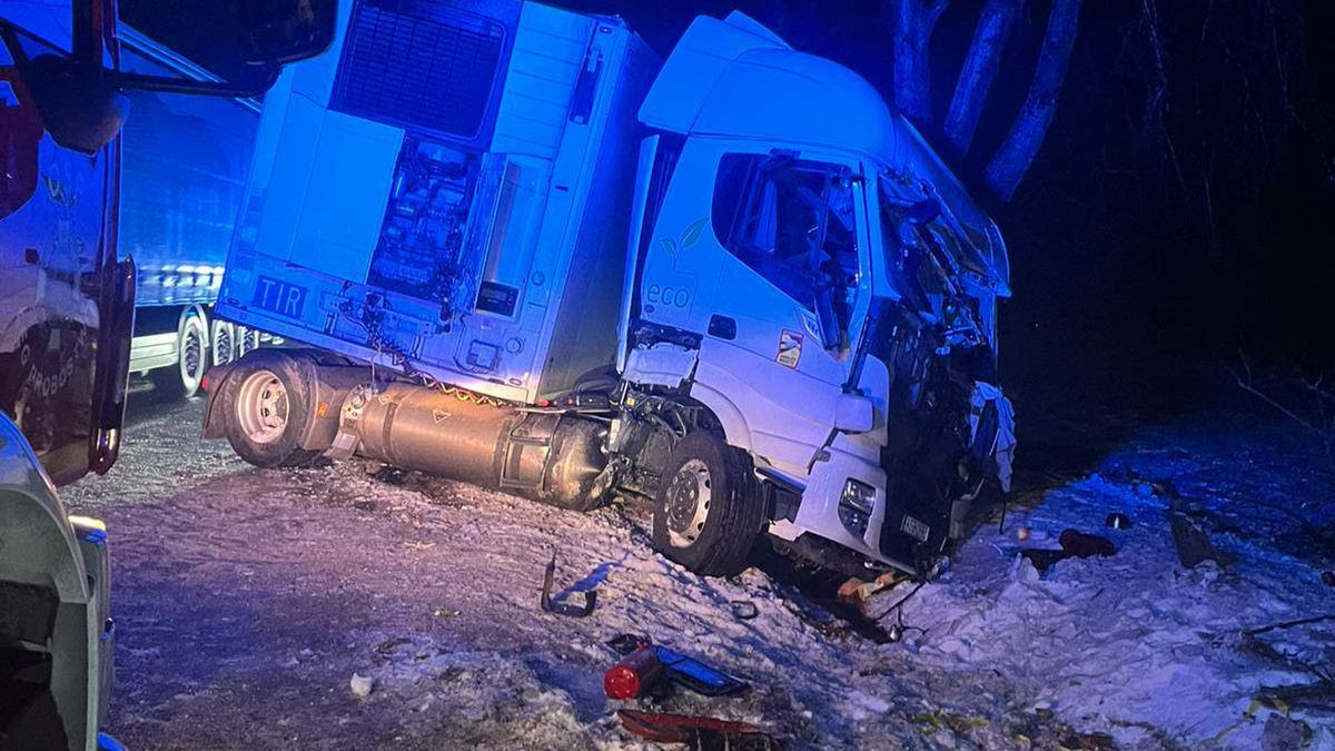 Ciężarówka w rowie