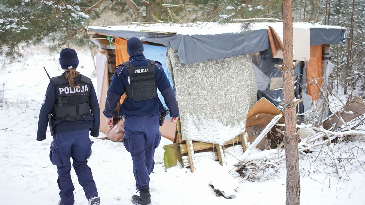 Zima, bezdomni, policja, Piła