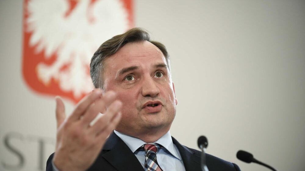 Zbigniew Ziobro
Marcin Obara
briefing prasowy, covid, covid-19, epidemia, gest, konferencja prasowa, koronawirus w Polsce, MS, pandemia, polityk polityka, prokurator generalny, reforma prawa rodzinnego, SARS-CoV-2, stan epidemii, Zbigniew Ziobro