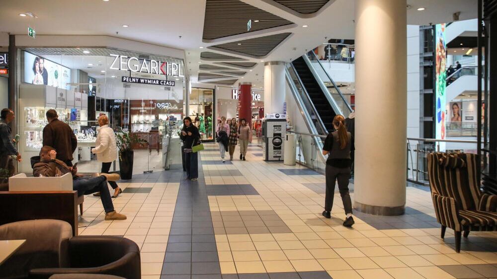 Centrum Handlowe Blue City
Warszawa, 24.04.2024. Centrum Handlowe Blue City w Alejach Jerozolimskich w Warszawie, 24 bm.
(az/ibor) PAP/ Albert Zawada
Albert Zawada
galeria, handel, handlowo us�ugowe, handlowo-us�ugowe, kina, Ochota, rozrywka, sklepy, wewn�trz