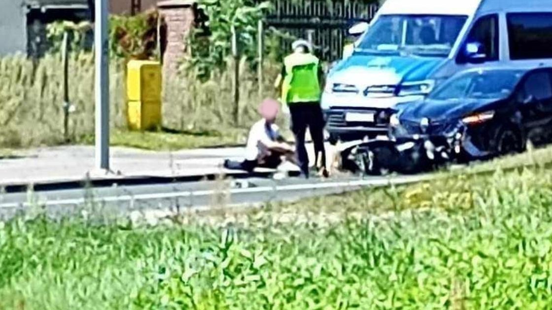 Skuter uderzył w auto