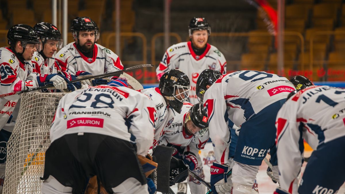 Toruńscy hokeiści przed meczem z GKS-em Tychy 