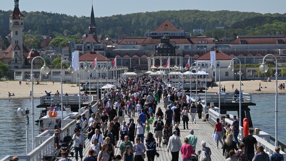 molo
Sopot, 01.05.2024. Wiosenny wypoczynek na Molo w Sopocie, 1 bm. Trwa d�ugi weekend majowy. (jm) PAP/Adam War�awa
Adam War�awa
maj�wka, pla�a, sopot sopocie, weekend majowy, wypoczynek, Ba�tyckie, Ba�tyk, ludzie, maj, morze, molo