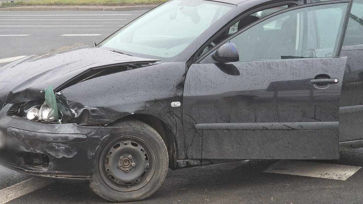 Zdarzenie drogowe na skrzyżowaniu ul. Jachowicza z ul. Nowy Ryne