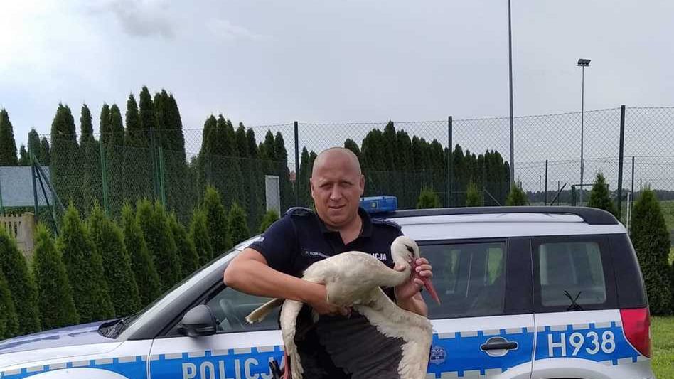 Bociek wraz z dzielnicowym, który udzielił mu pomocy!