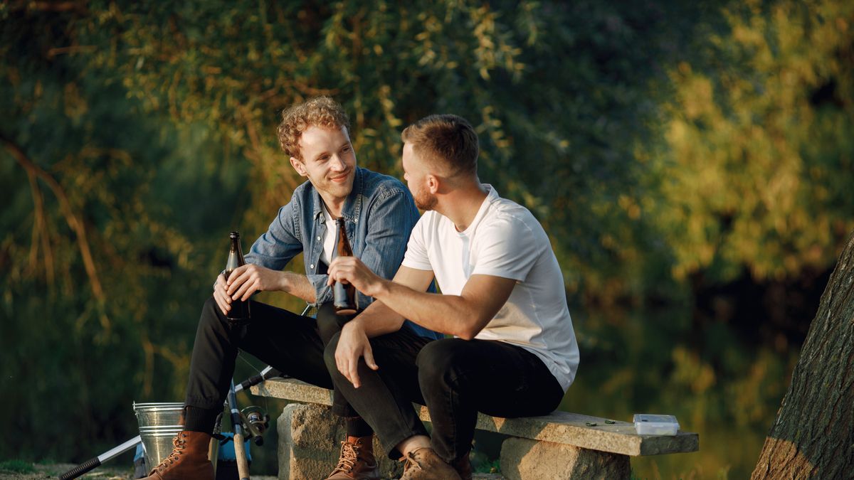 Pijany ojciec na spacerze z dziećmi 