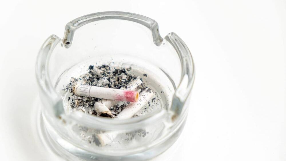 papierosy
Archiwum Kalbar
fotpnp, ilustracja, ilustracje, na��g, niedopa�ki, papieros, papierosy, pety, popielniczka, Szminka, tyto�