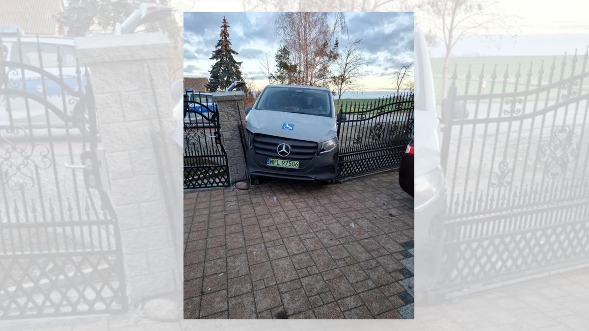 Mercedes uderzył w ogrodzenie