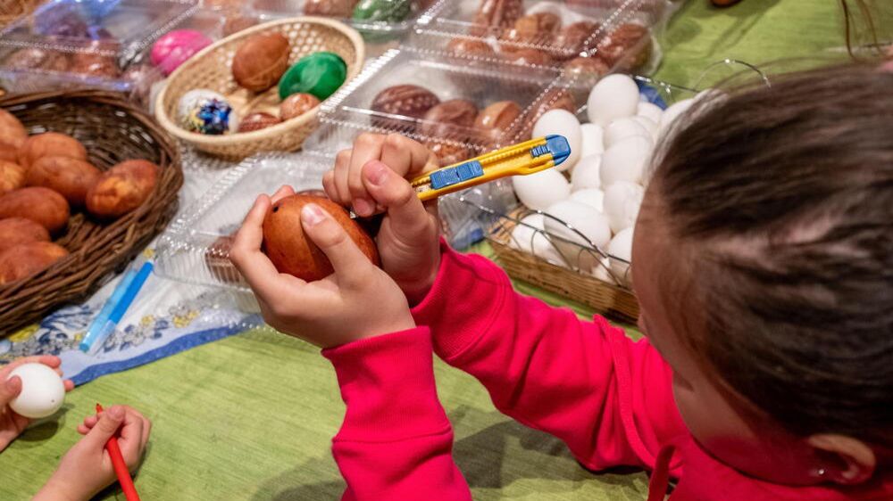 pisankiGorz�w Wielkopolski, 13.04.2025. Otwarcie wystawy pokonkursowej prac nades�anych na 52. Og�lnopolski Konkurs im. Micha�a Kowalskiego. Wydarzenie po��czono z warsztatami pisankarskimi dla dzieci, 13 bm. (ms/zkoc) PAP/Ma�gorzata SawochMa�gorzata Sawochkonkurs, Konkurs pisanek, Og�lnopolski Konkurs im. Micha�a Kowalskiego, pisanki, tradycje, wielkanoc