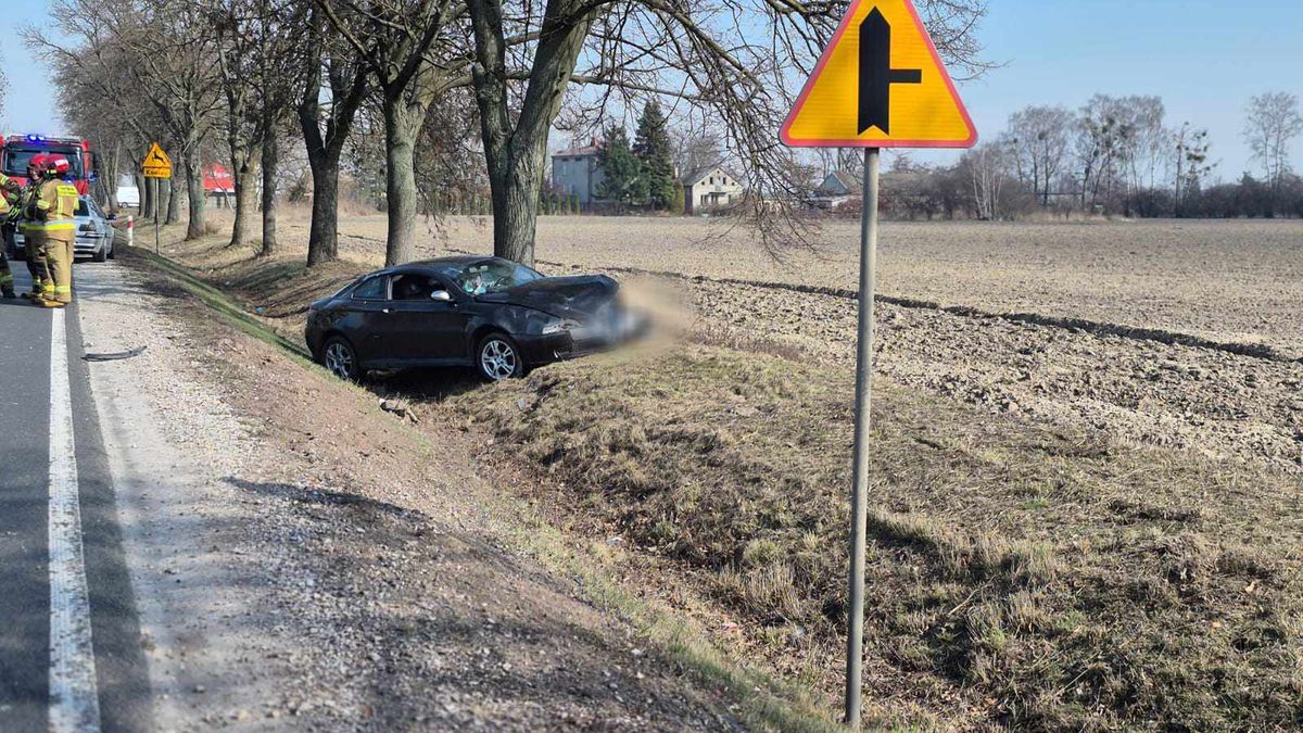 Uwaga zderzenie osobówki z ciężarówką
