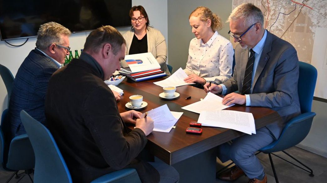 Podpisanie umów na inwestycje drogowe w gminie Lubicz 