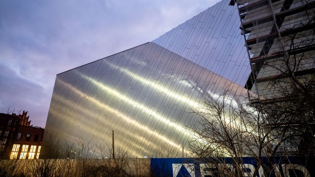 Lśniąca elewacja ECFC