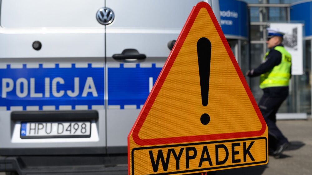 �wiczenia
Jakub Kaczmarczyk
centrum miasta, �wiczenia, pijany kierowca, policja, potr�cenie, radiow�z, ratownictwo drogowe, ratownik, samochodowy, s�u�by ratunkowe, symulacja, uwaga, w�z policyjny, wykrzyknik, wypadek, znak, znak drogowy