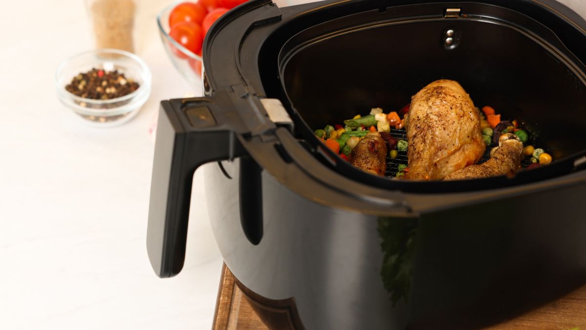 Air fryer, czyli frytkownica beztłuszczowa – czy warto i jak wybrać?