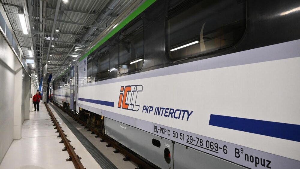 myjnia
Wroc�aw, 12.03.2024. Otwarcie nowej ekologicznej myjni na terenie stacji postojowej PKP Intercity we Wroc�awiu, 12 bm. (mk/doro) PAP/Maciej Kulczy�ski
Maciej Kulczy�ski
intercity, kolej, kolejowa, myjnia, PKP, poci�g, poci�g�w, wagon, wagon�w