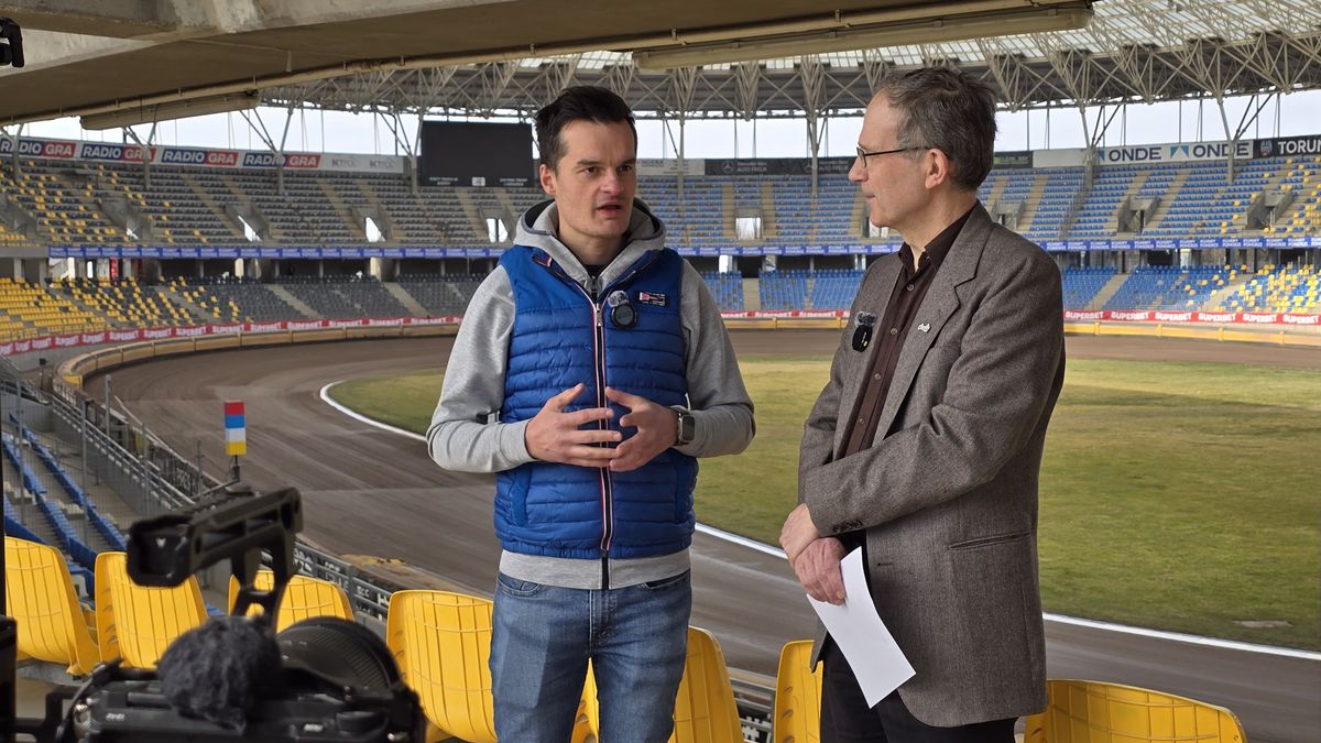 Widok na trybuny z Adrianem Miedzińskm