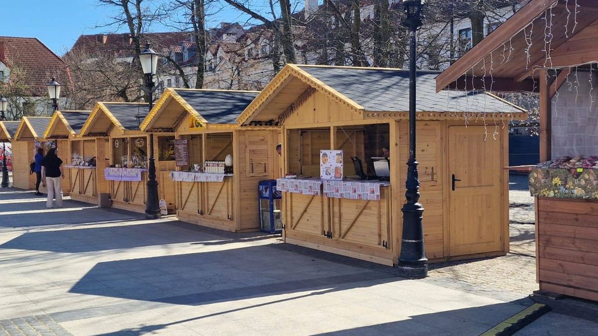 Silny wiatr uszkodził produkty wystawców