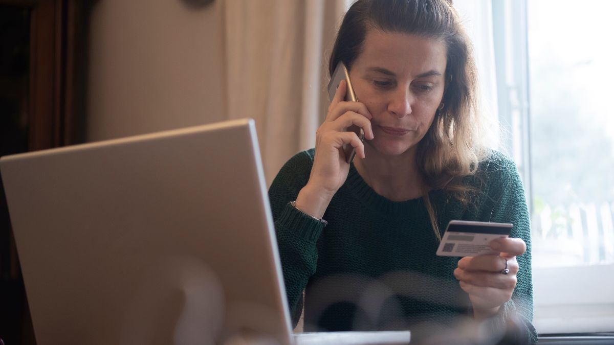 kobieta z kartą, oszustwo