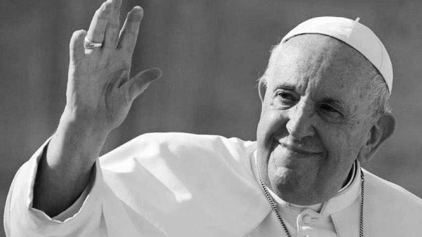 Papież Franciszek nie żyje