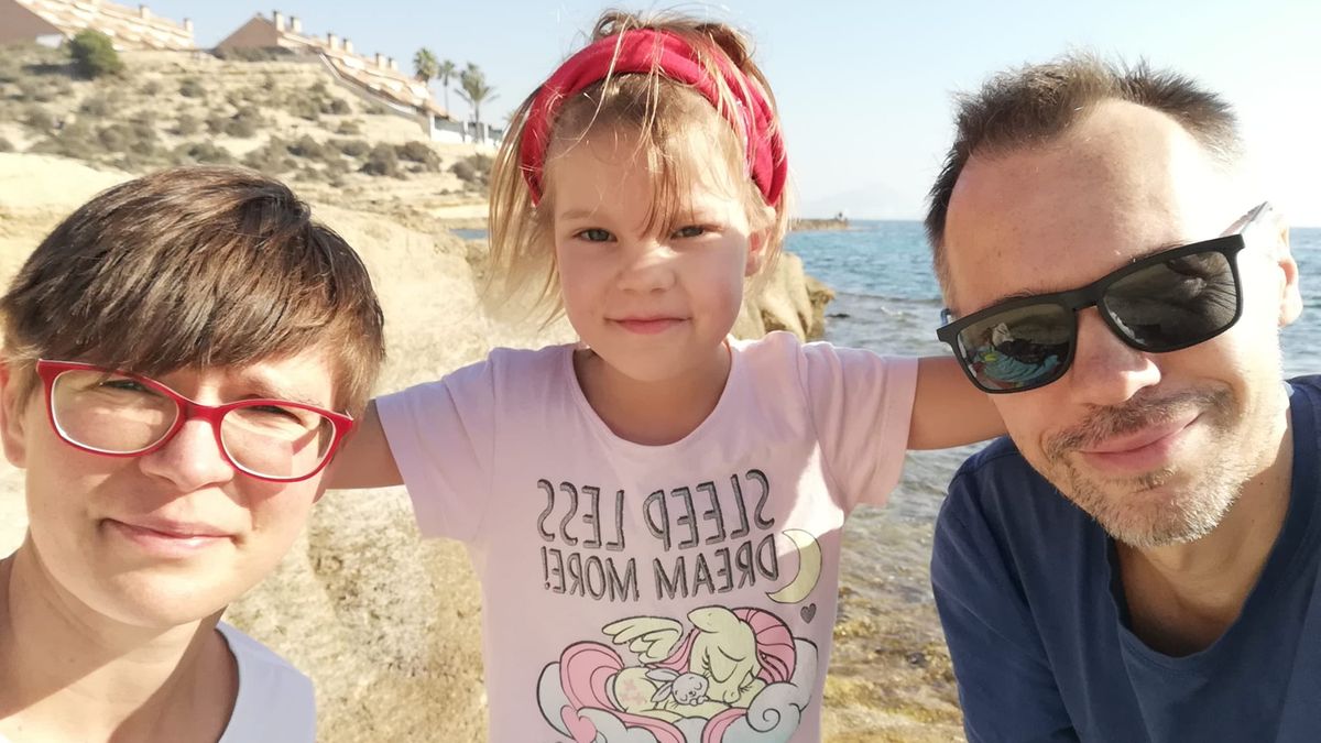 Katarzyna i Tomasz Klejnowie z córką