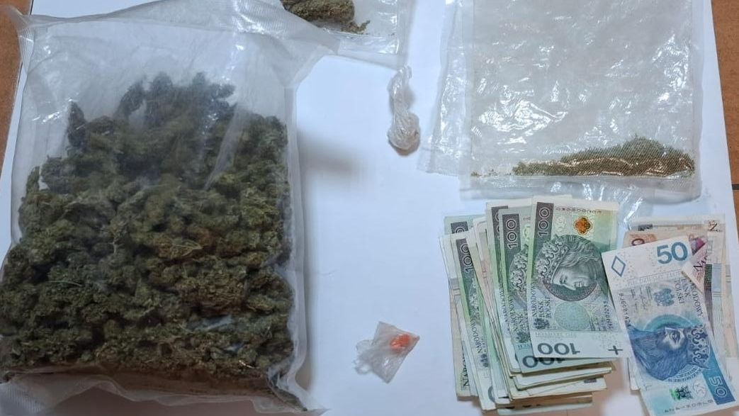 Kryminalni zabezpieczyli narkotyki, nielegalne papierosy i gotów